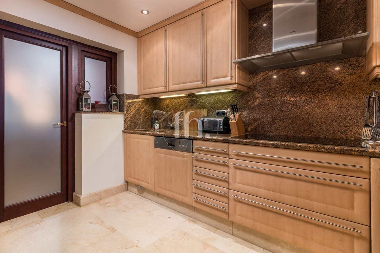 Spectacular Beachfront Duplex Penthouse – Torre Bermeja, Estepona - Image 15