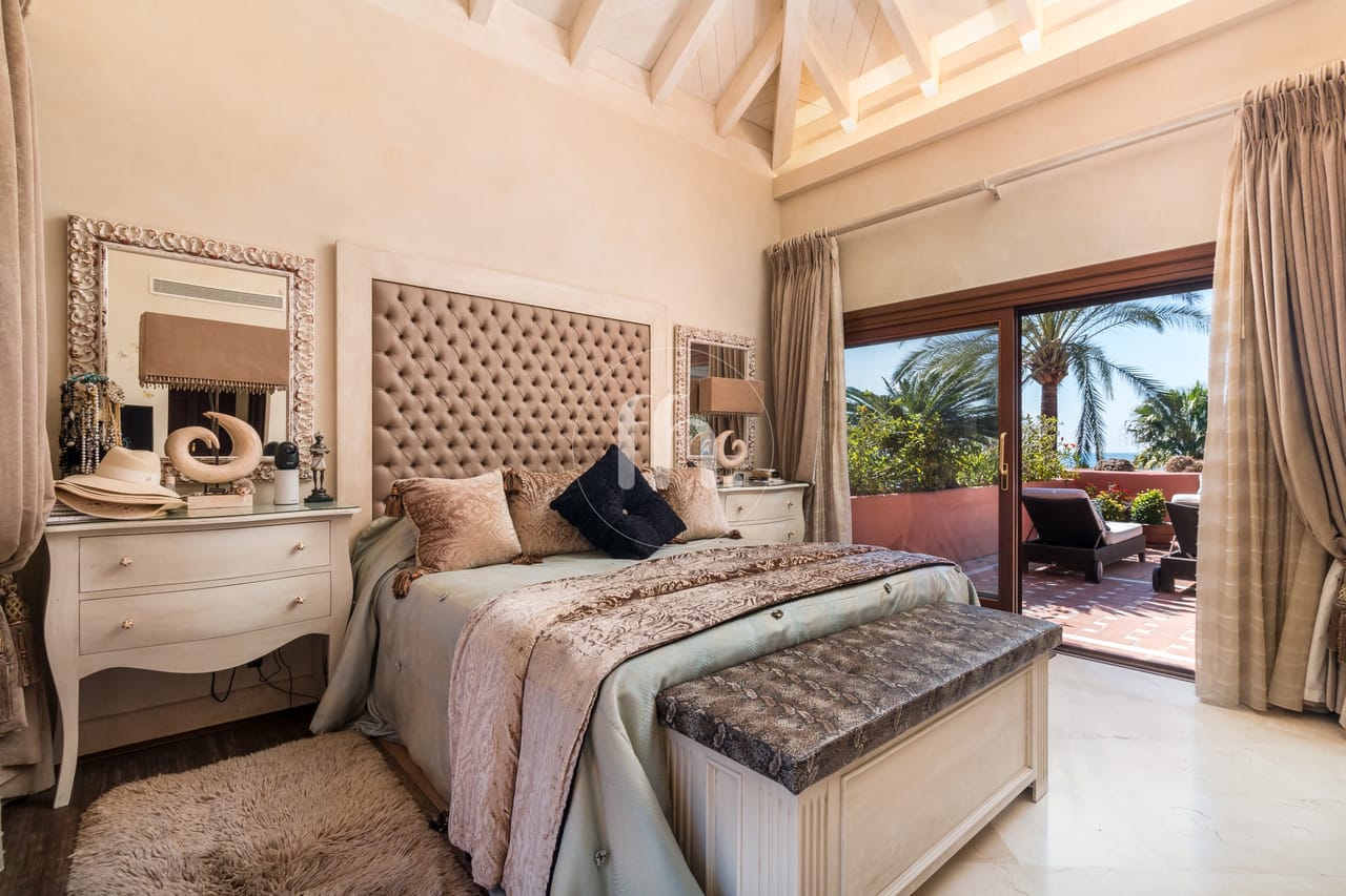 Spectacular Beachfront Duplex Penthouse – Torre Bermeja, Estepona - Image 17