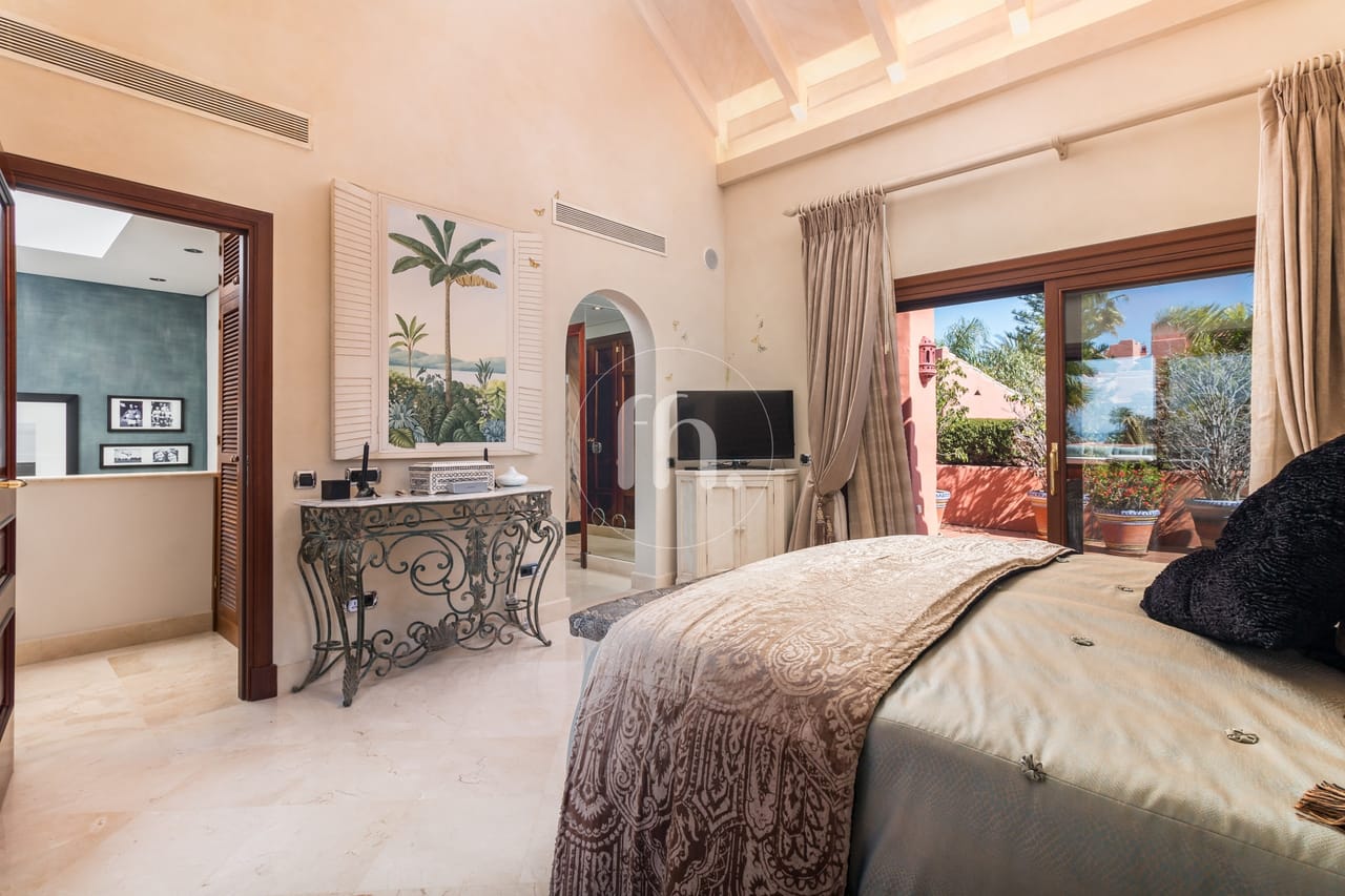 Spectacular Beachfront Duplex Penthouse – Torre Bermeja, Estepona - Image 18