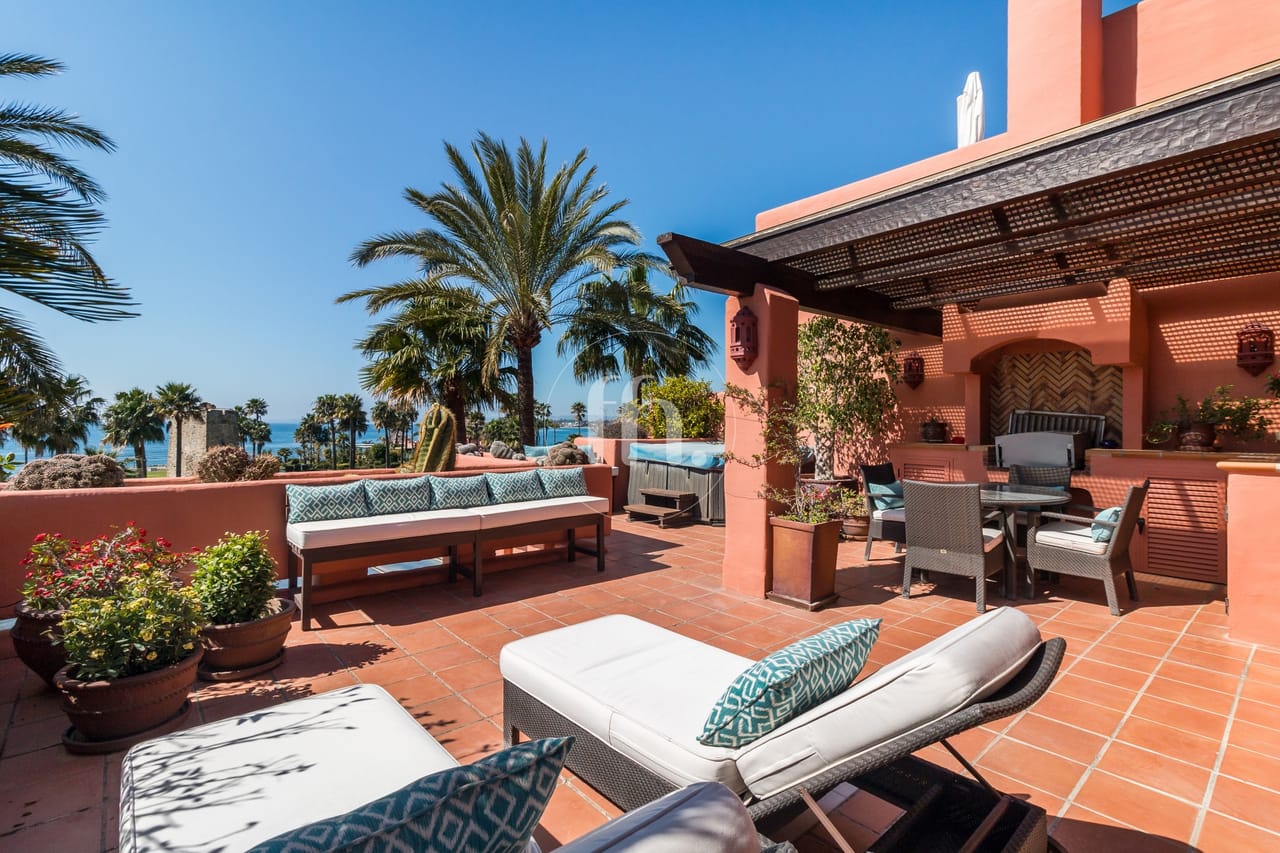 Spectacular Beachfront Duplex Penthouse – Torre Bermeja, Estepona - Image 2