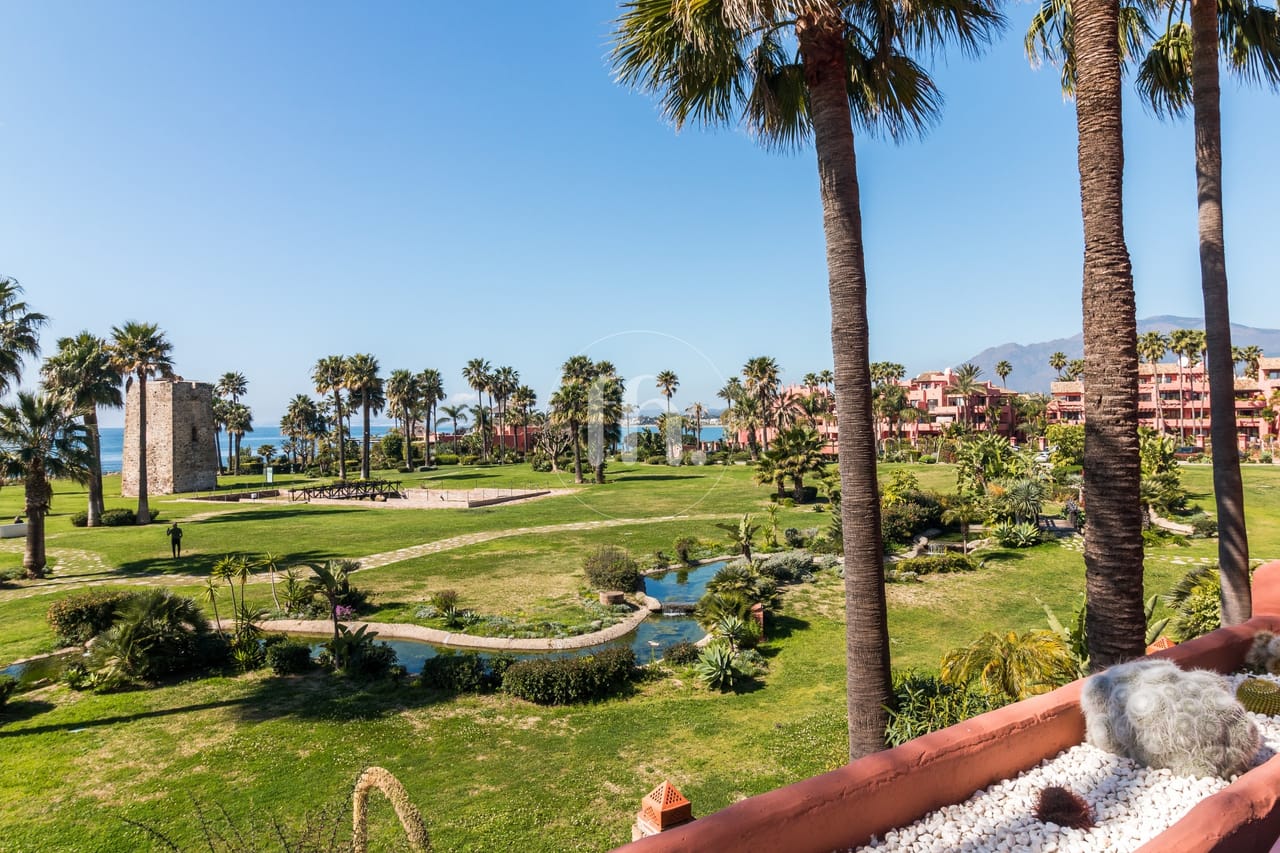 Spectacular Beachfront Duplex Penthouse – Torre Bermeja, Estepona - Image 25