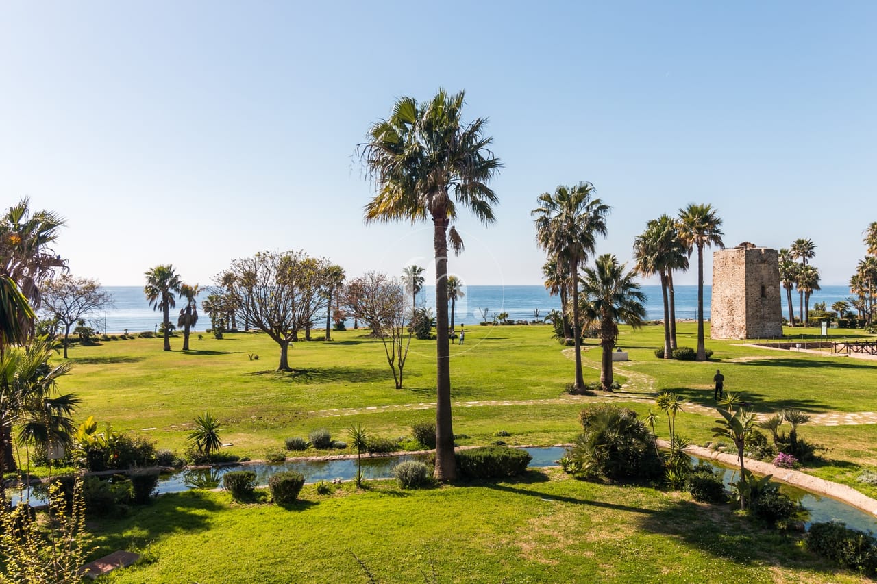 Spectacular Beachfront Duplex Penthouse – Torre Bermeja, Estepona - Image 26