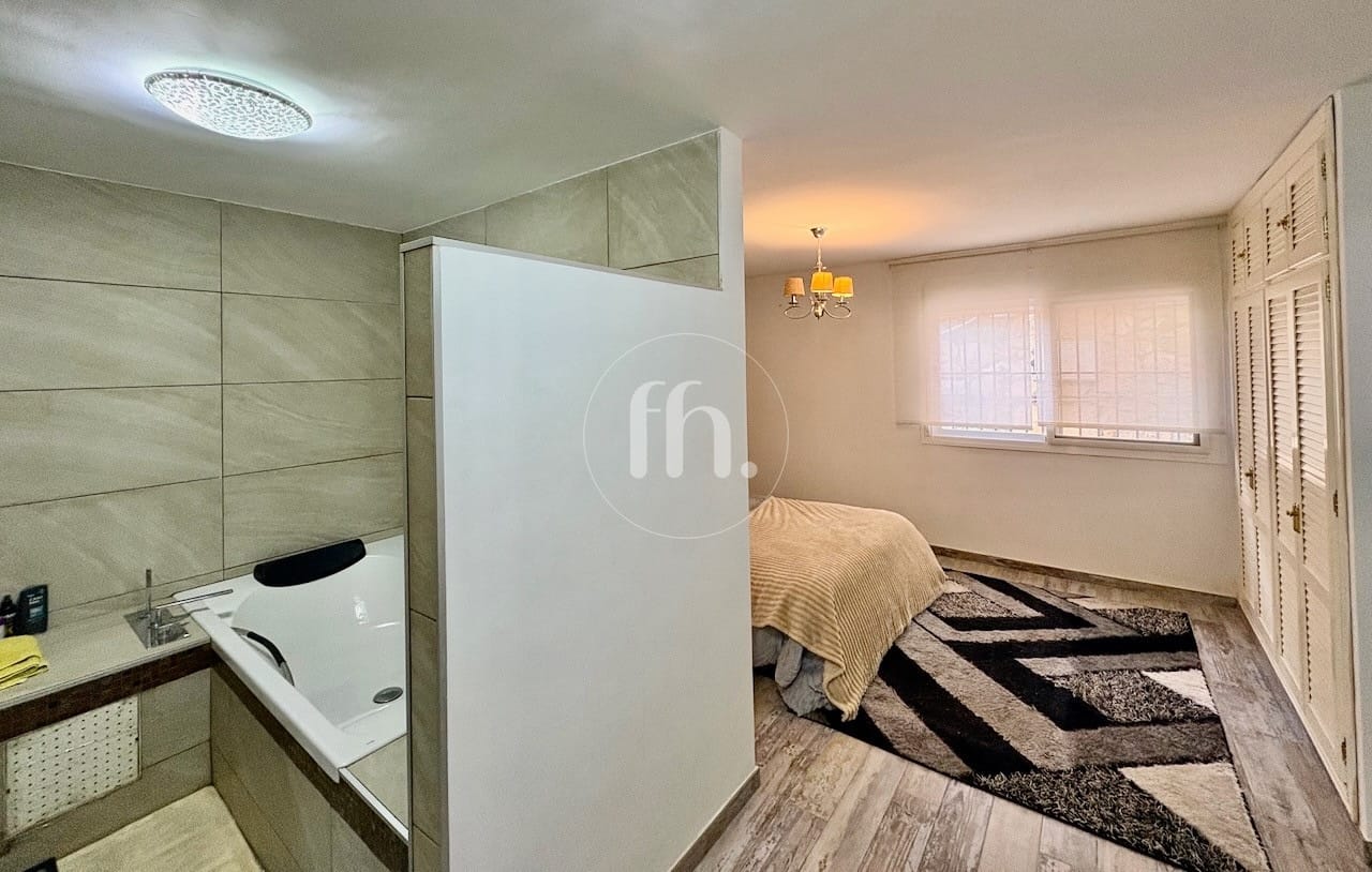 Townhouse with Sea Views in Seghers, Estepona - Image 8