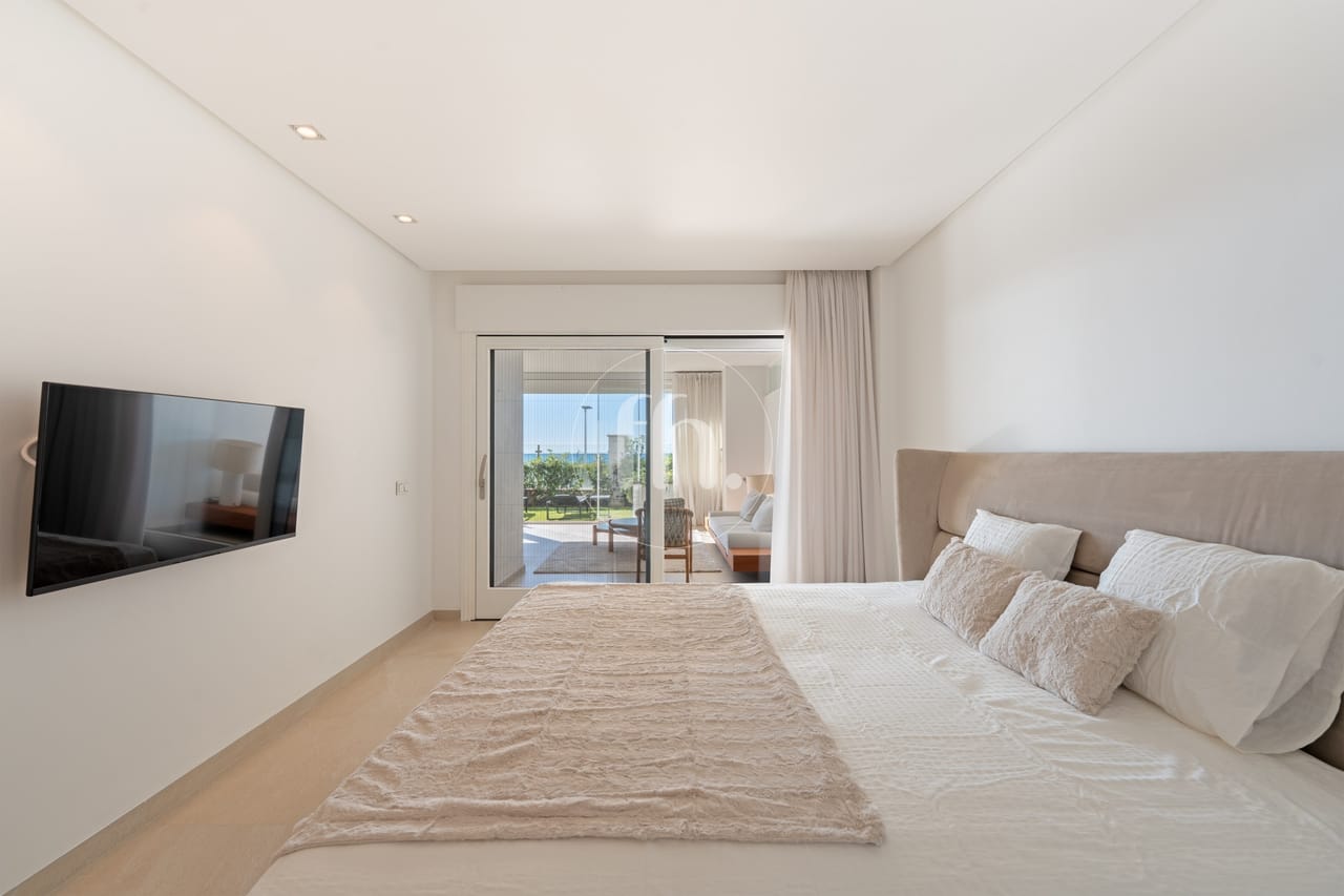 Frontline Beach apartment with Panoramic Sea Views in Doncella Beach, Estepona - Image 17
