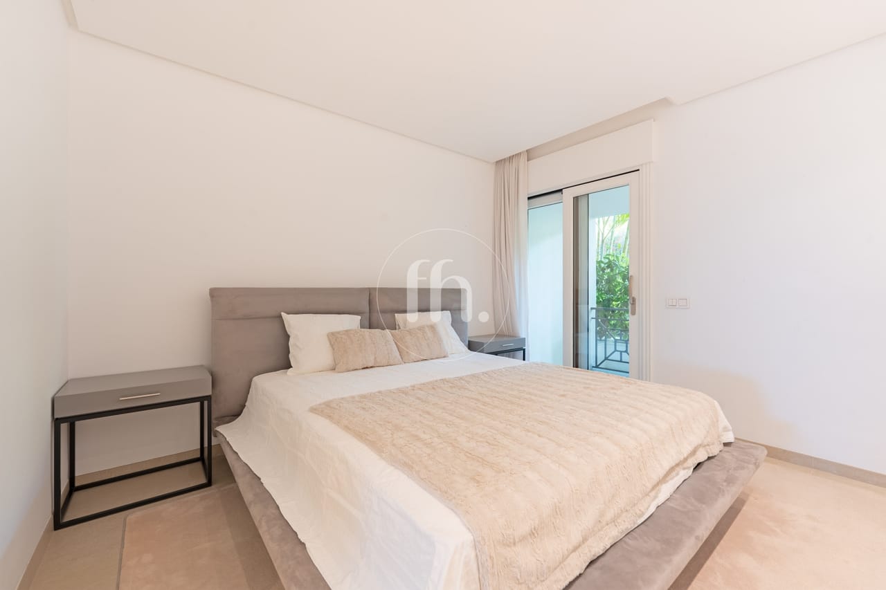 Frontline Beach apartment with Panoramic Sea Views in Doncella Beach, Estepona - Image 18