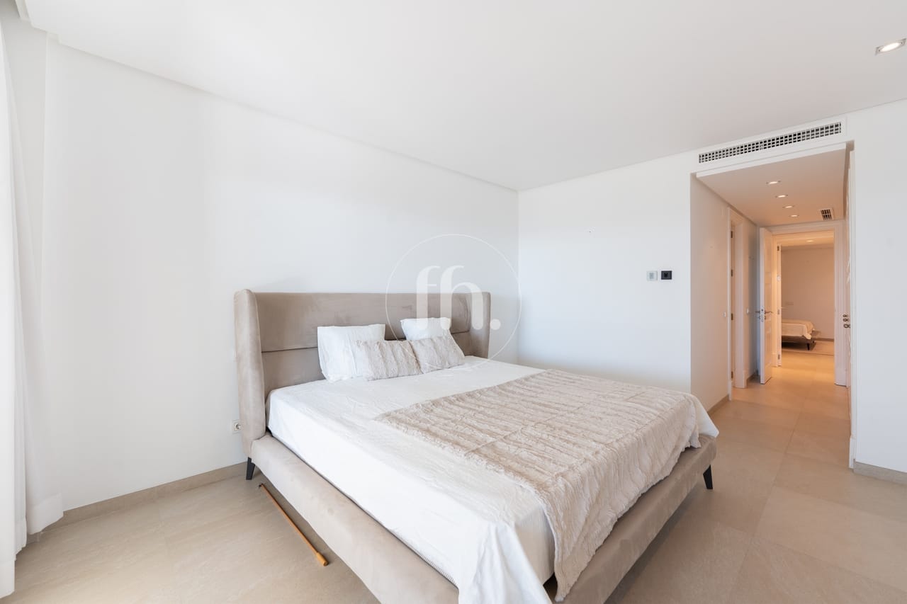 Frontline Beach apartment with Panoramic Sea Views in Doncella Beach, Estepona - Image 19