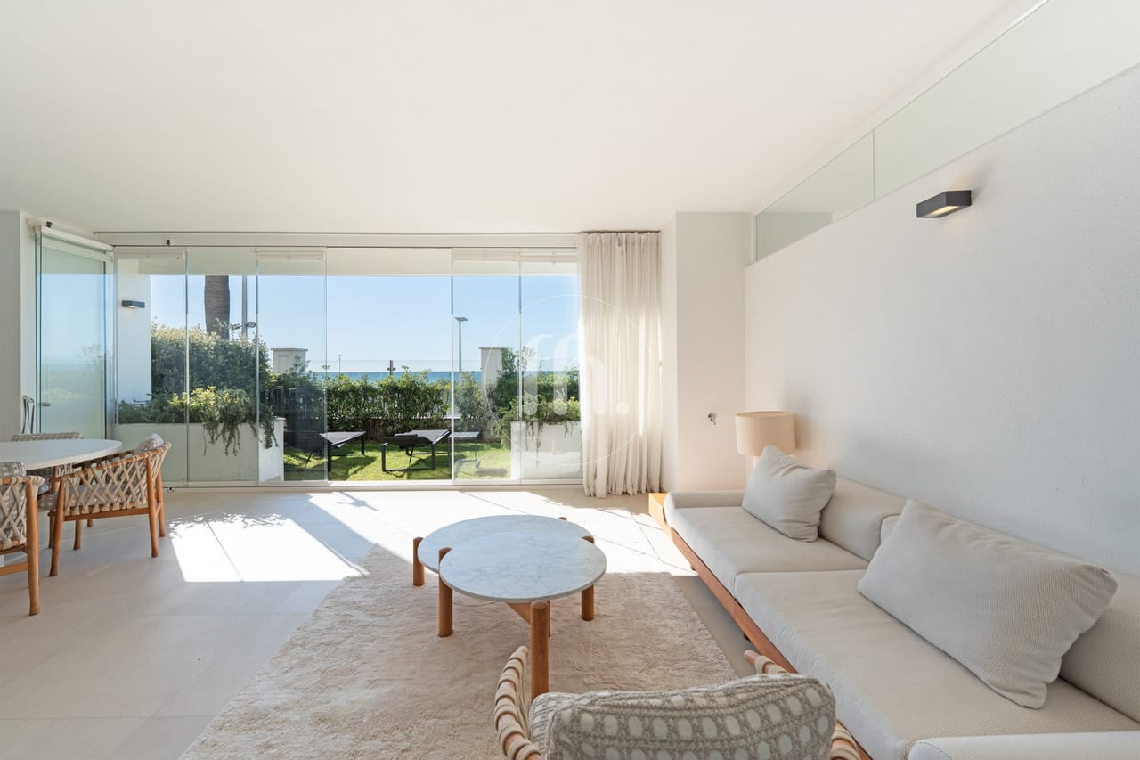 Frontline Beach apartment with Panoramic Sea Views in Doncella Beach, Estepona — alternate view