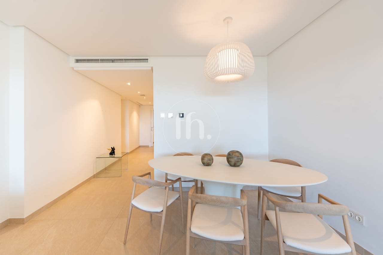 Frontline Beach apartment with Panoramic Sea Views in Doncella Beach, Estepona - Image 26