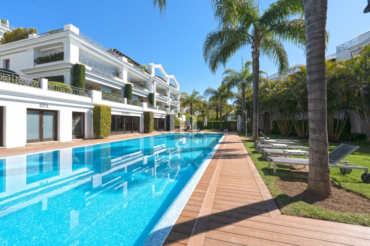 Frontline Beach apartment with Panoramic Sea Views in Doncella Beach, Estepona - Image 31