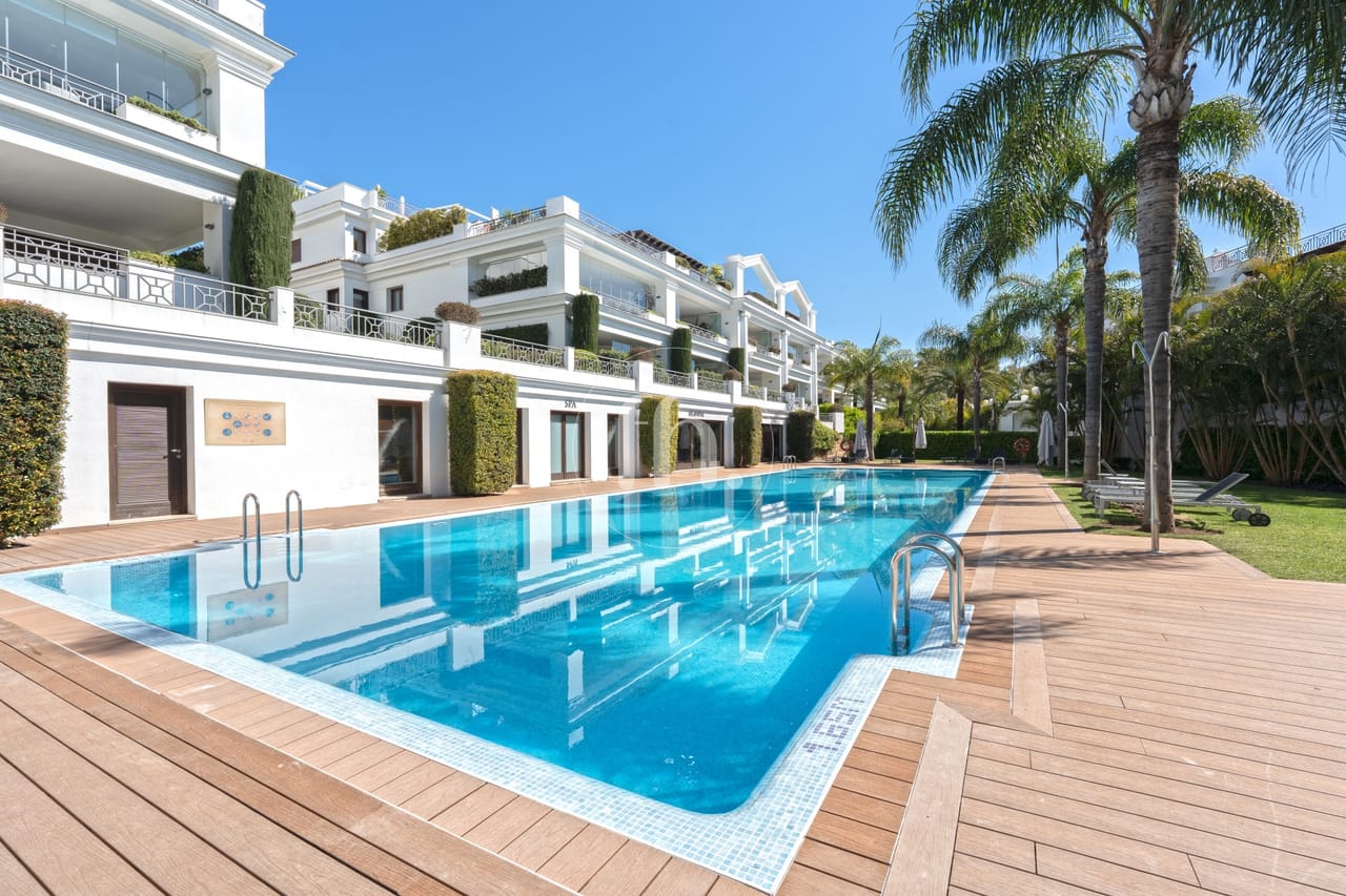 Frontline Beach apartment with Panoramic Sea Views in Doncella Beach, Estepona - Image 32