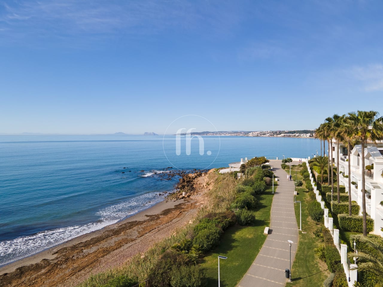 Frontline Beach apartment with Panoramic Sea Views in Doncella Beach, Estepona - Image 34