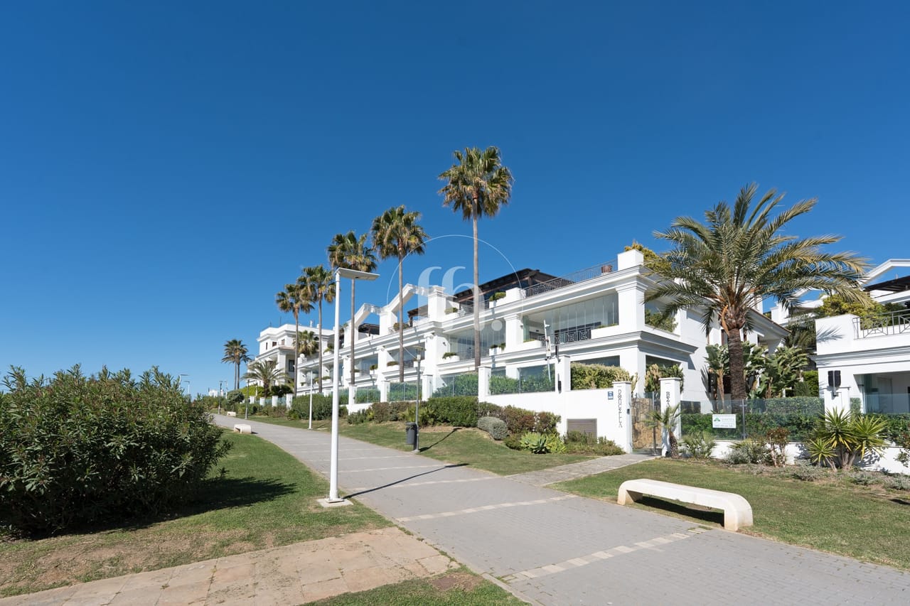 Frontline Beach apartment with Panoramic Sea Views in Doncella Beach, Estepona - Image 35