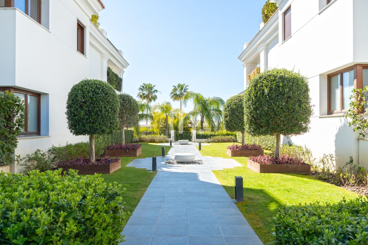 Frontline Beach apartment with Panoramic Sea Views in Doncella Beach, Estepona - Image 36