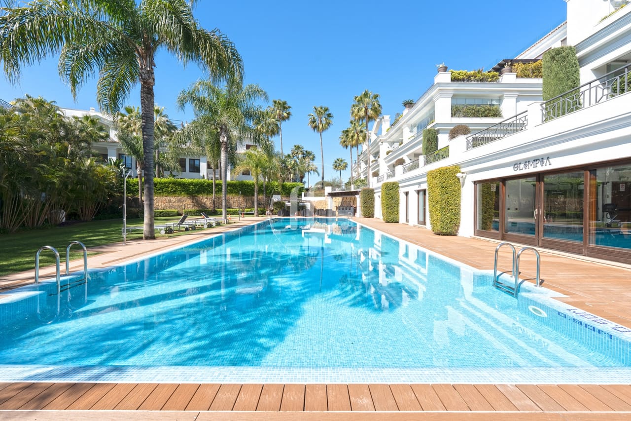 Frontline Beach apartment with Panoramic Sea Views in Doncella Beach, Estepona - Image 41
