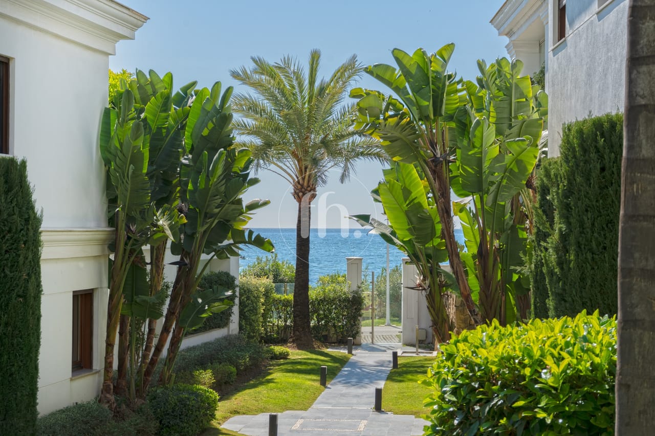 Frontline Beach apartment with Panoramic Sea Views in Doncella Beach, Estepona - Image 44