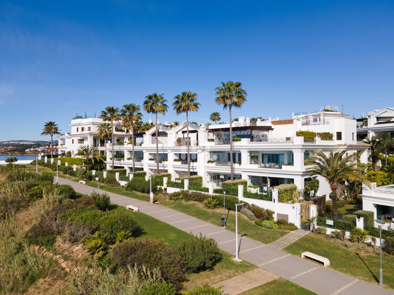 Frontline Beach apartment with Panoramic Sea Views in Doncella Beach, Estepona - Image 45