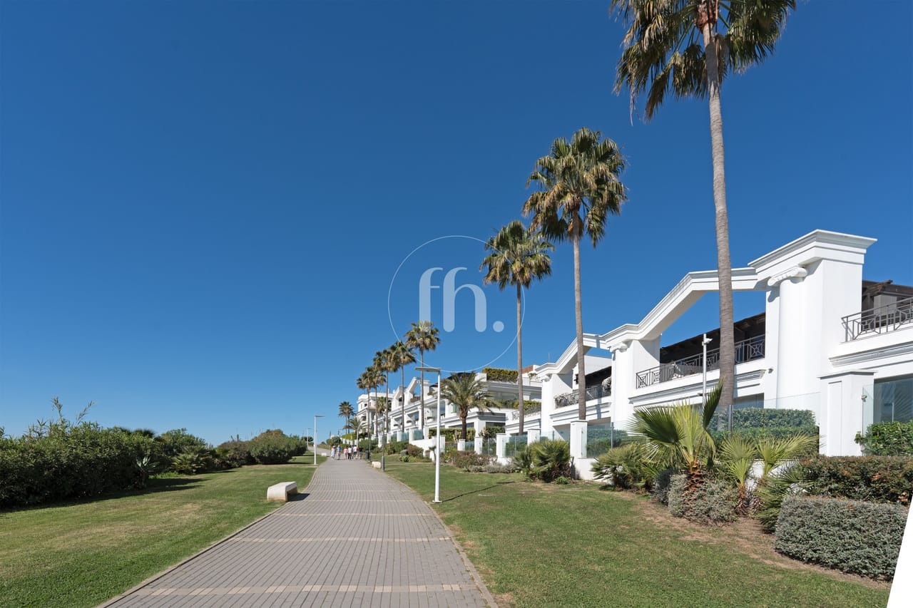 Frontline Beach apartment with Panoramic Sea Views in Doncella Beach, Estepona - Image 46