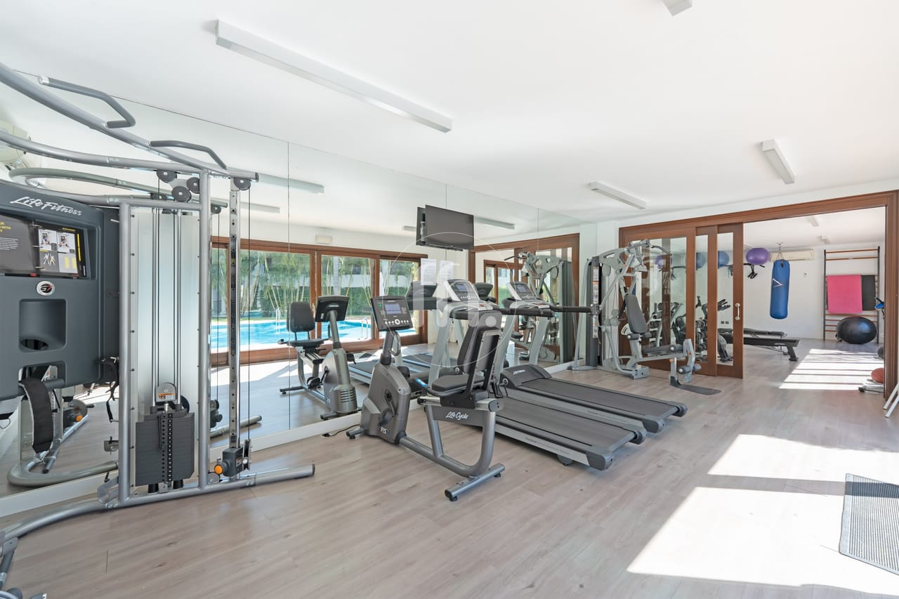 Frontline Beach apartment with Panoramic Sea Views in Doncella Beach, Estepona - Image 48