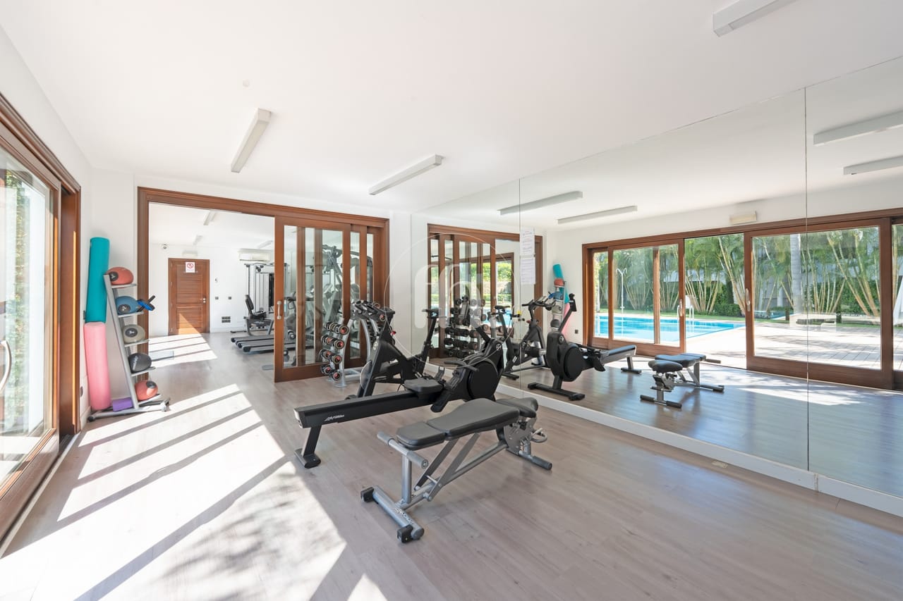Frontline Beach apartment with Panoramic Sea Views in Doncella Beach, Estepona - Image 49