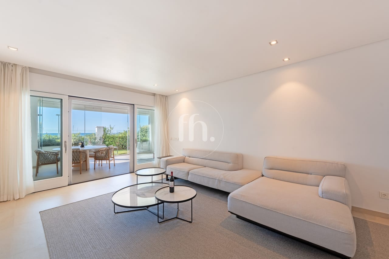 Frontline Beach apartment with Panoramic Sea Views in Doncella Beach, Estepona - Image 5