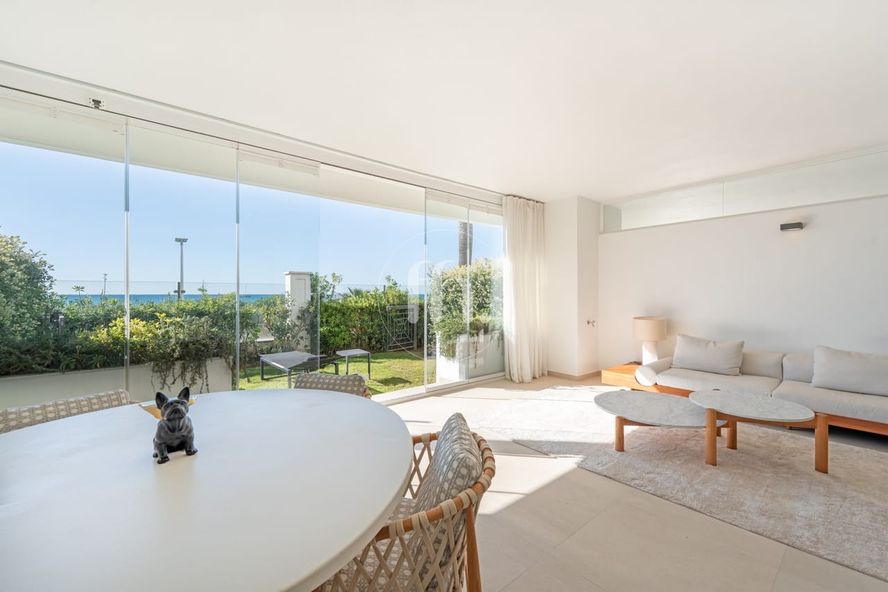 Frontline Beach apartment with Panoramic Sea Views in Doncella Beach, Estepona - Image 6