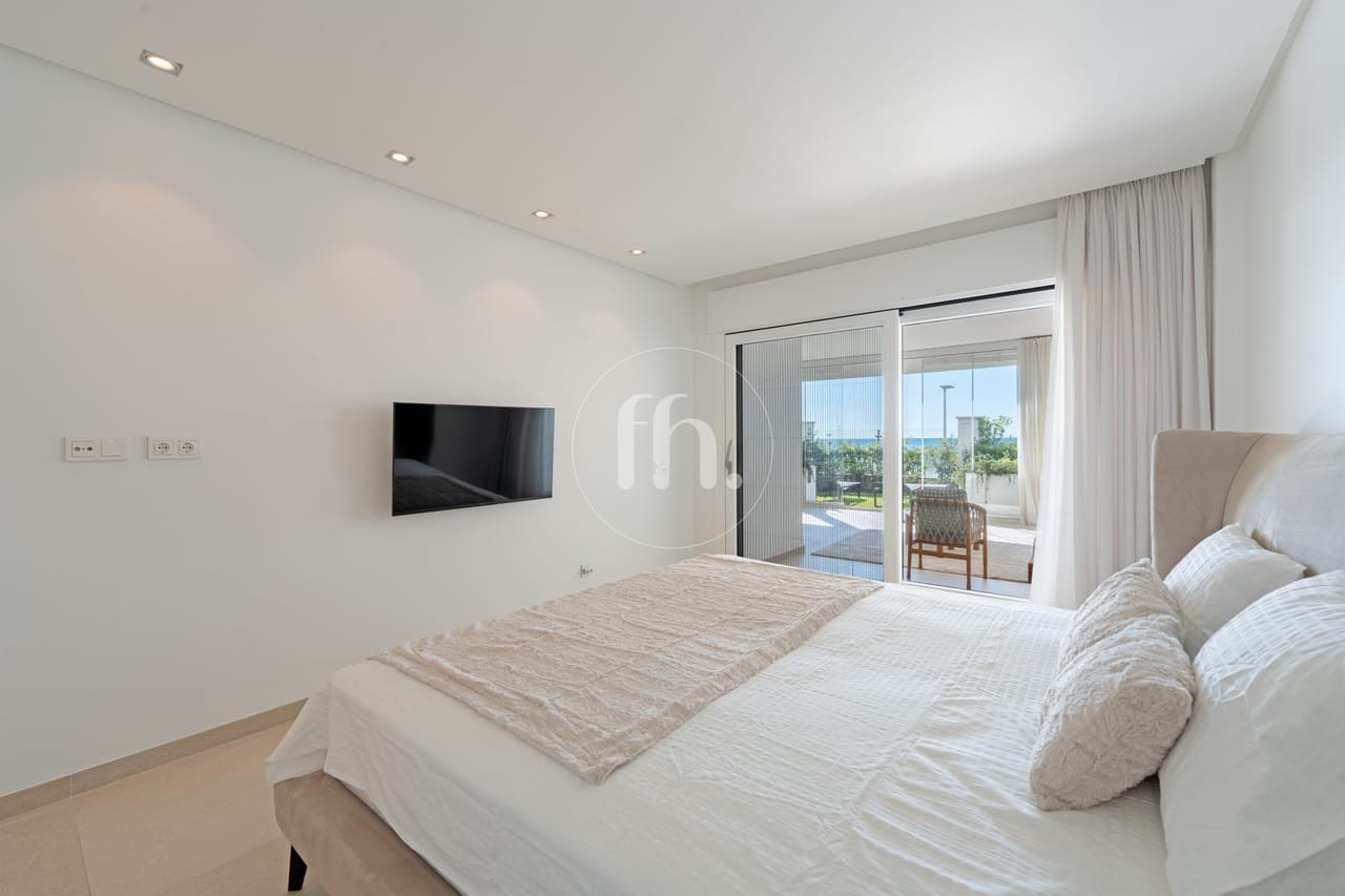 Frontline Beach apartment with Panoramic Sea Views in Doncella Beach, Estepona - Image 7