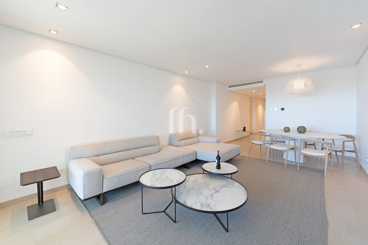Frontline Beach apartment with Panoramic Sea Views in Doncella Beach, Estepona - Image 9