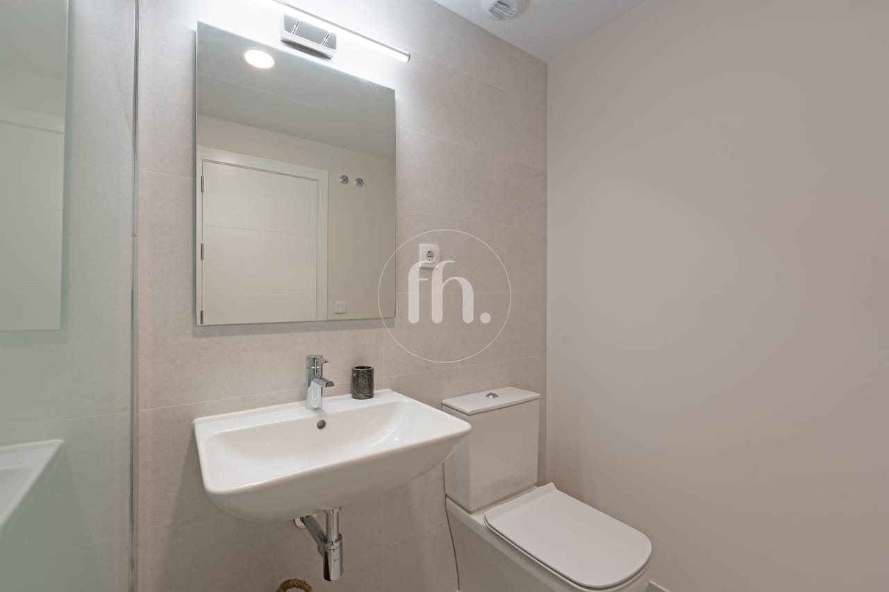 Modern 3-Bedroom Penthouse with Private Solarium in Las Mesas, Estepona - Image 12