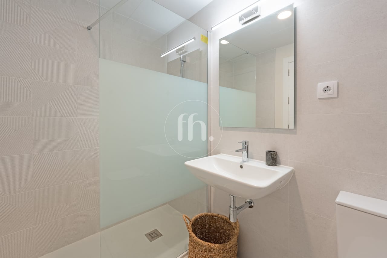 Modern 3-Bedroom Penthouse with Private Solarium in Las Mesas, Estepona - Image 15