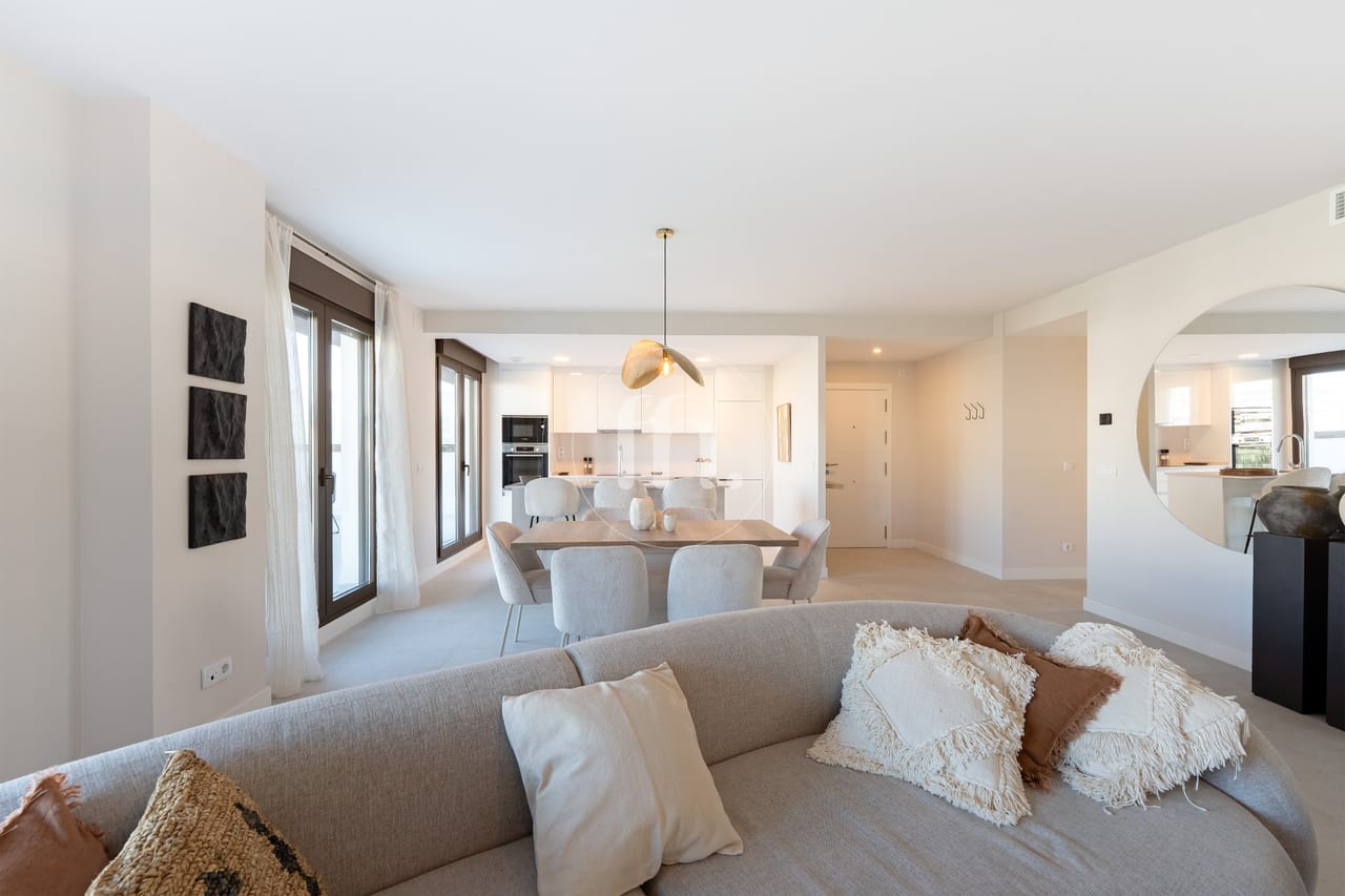 Modern 3-Bedroom Penthouse with Private Solarium in Las Mesas, Estepona - Image 17