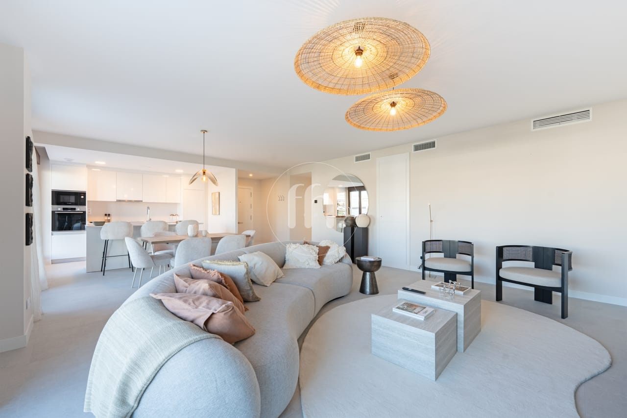 Modern 3-Bedroom Penthouse with Private Solarium in Las Mesas, Estepona — alternate view