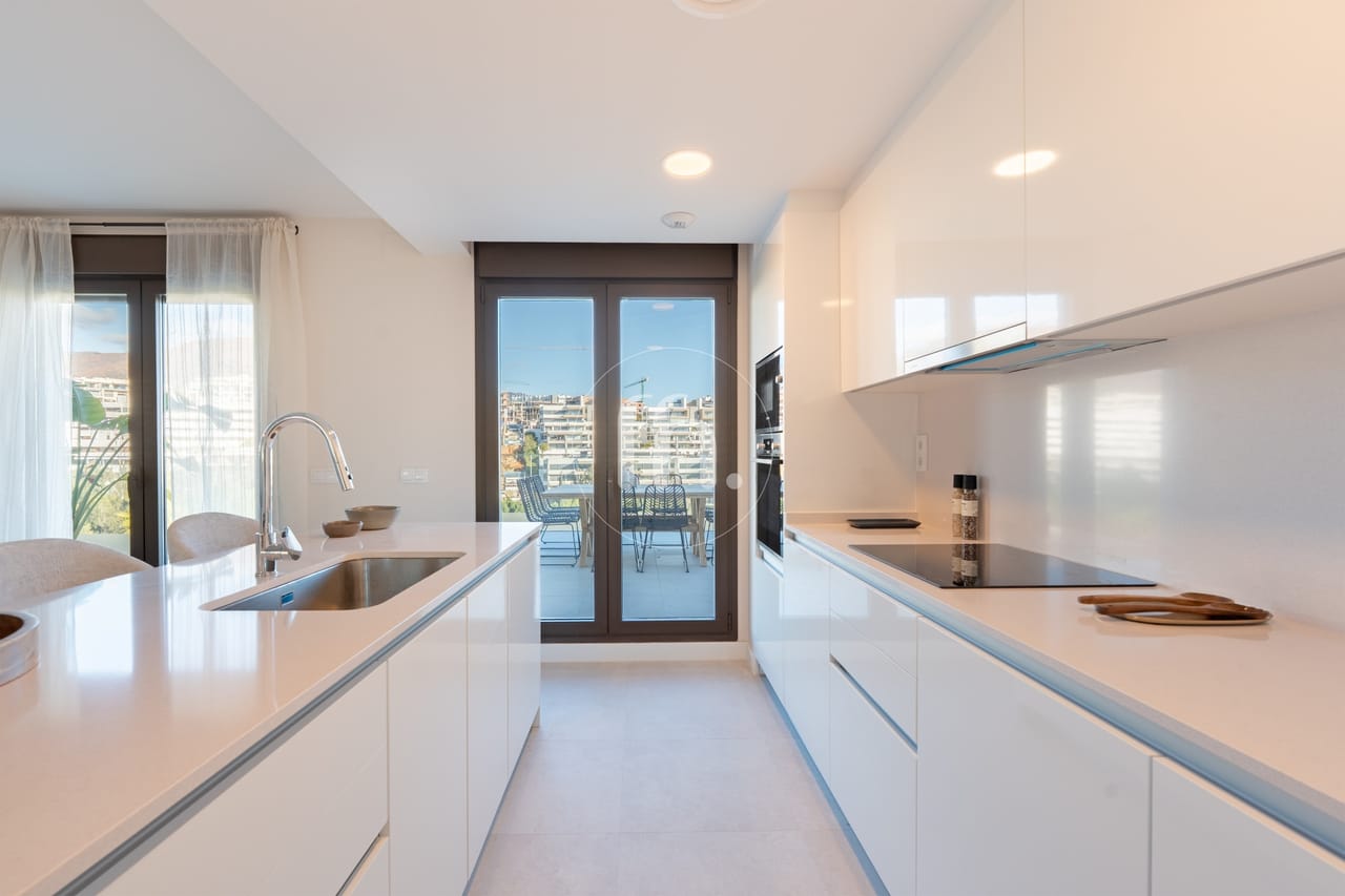 Modern 3-Bedroom Penthouse with Private Solarium in Las Mesas, Estepona - Image 27