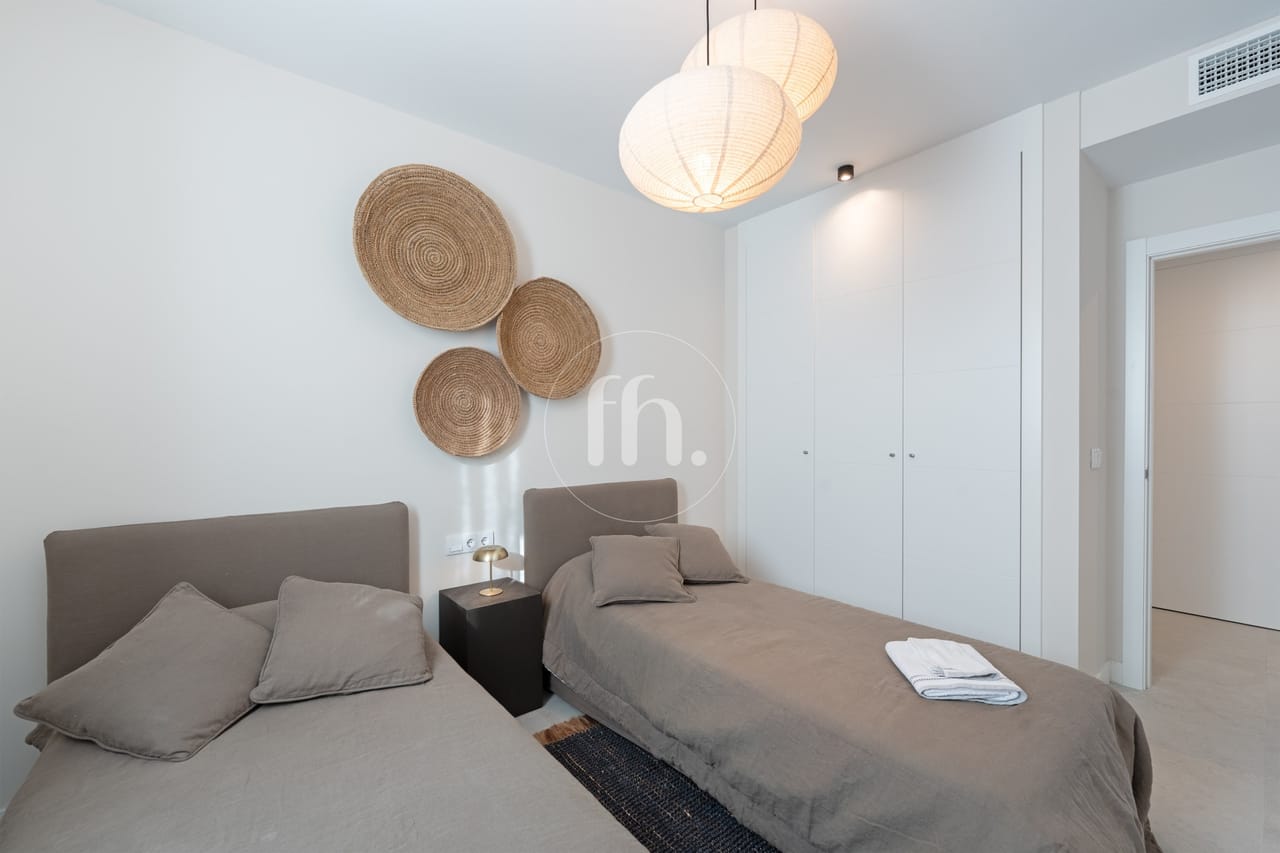Modern 3-Bedroom Penthouse with Private Solarium in Las Mesas, Estepona - Image 39