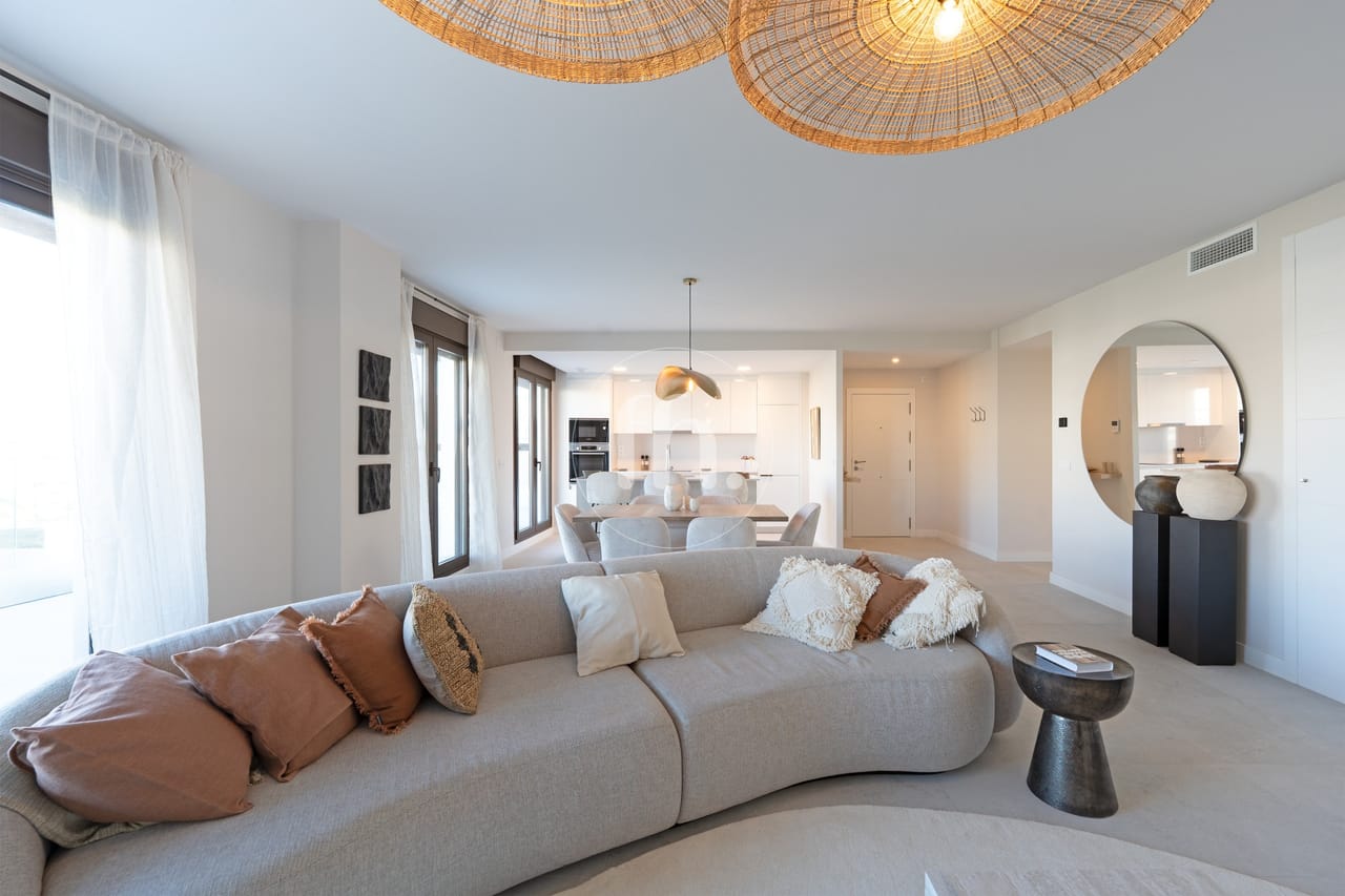 Modern 3-Bedroom Penthouse with Private Solarium in Las Mesas, Estepona - Image 4