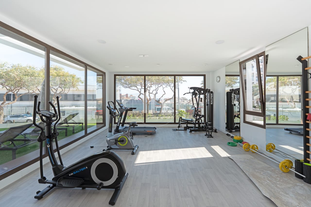Modern 3-Bedroom Penthouse with Private Solarium in Las Mesas, Estepona - Image 45
