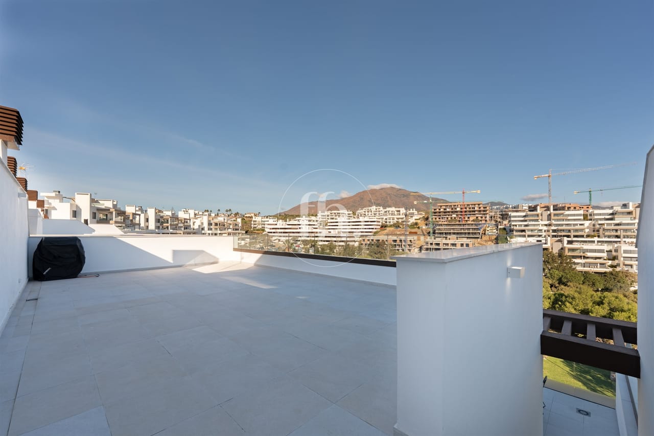 Modern 3-Bedroom Penthouse with Private Solarium in Las Mesas, Estepona - Image 47