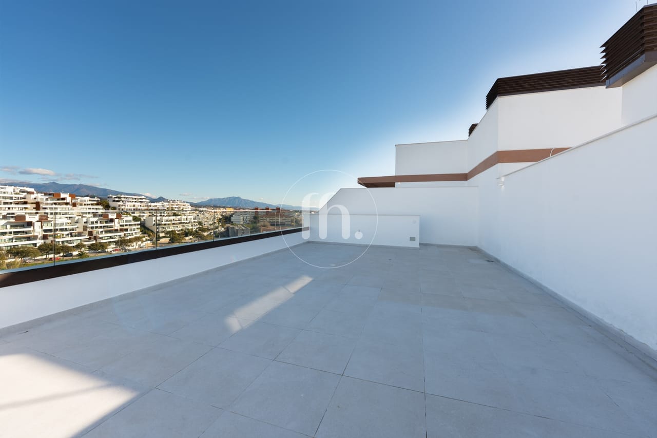 Modern 3-Bedroom Penthouse with Private Solarium in Las Mesas, Estepona - Image 8