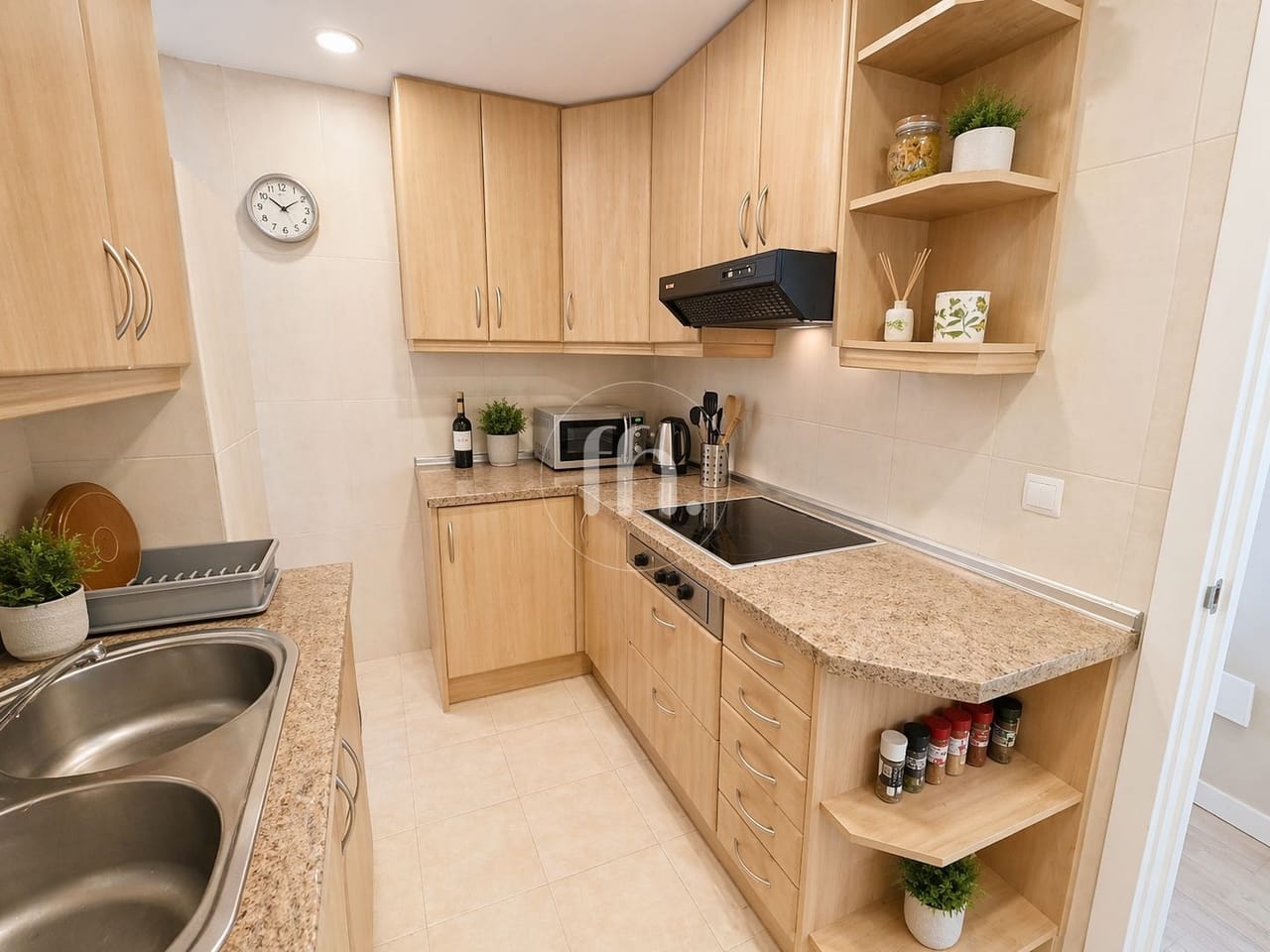 Apartment for sale on Calle Caridad, Estepona Old Town - Image 3