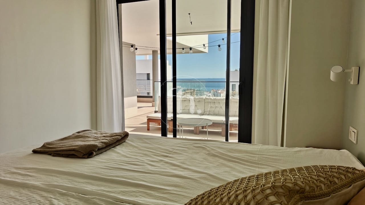 Elegant 4-Bedroom Apartment with Sea Views in Las Mesas Estepona - Image 10