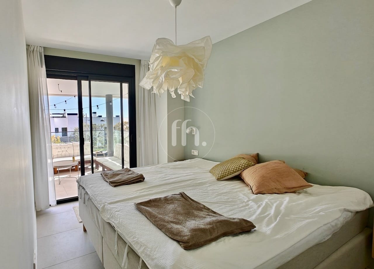 Elegant 4-Bedroom Apartment with Sea Views in Las Mesas Estepona - Image 11