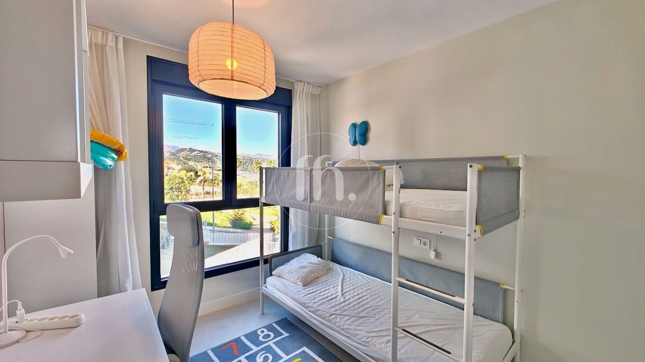 Elegant 4-Bedroom Apartment with Sea Views in Las Mesas Estepona - Image 13