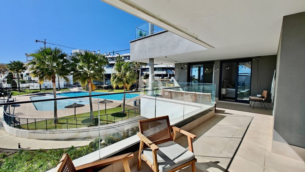 Elegant 4-Bedroom Apartment with Sea Views in Las Mesas Estepona - Image 16
