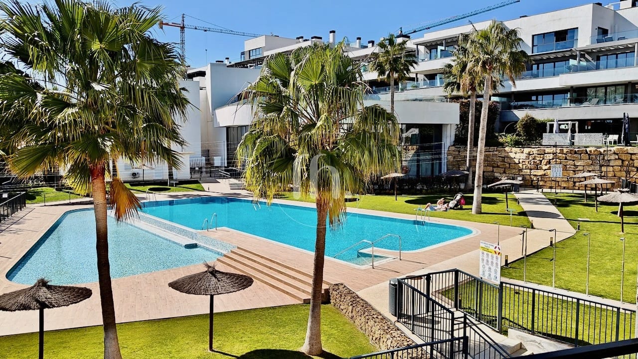 Elegant 4-Bedroom Apartment with Sea Views in Las Mesas Estepona - Image 24