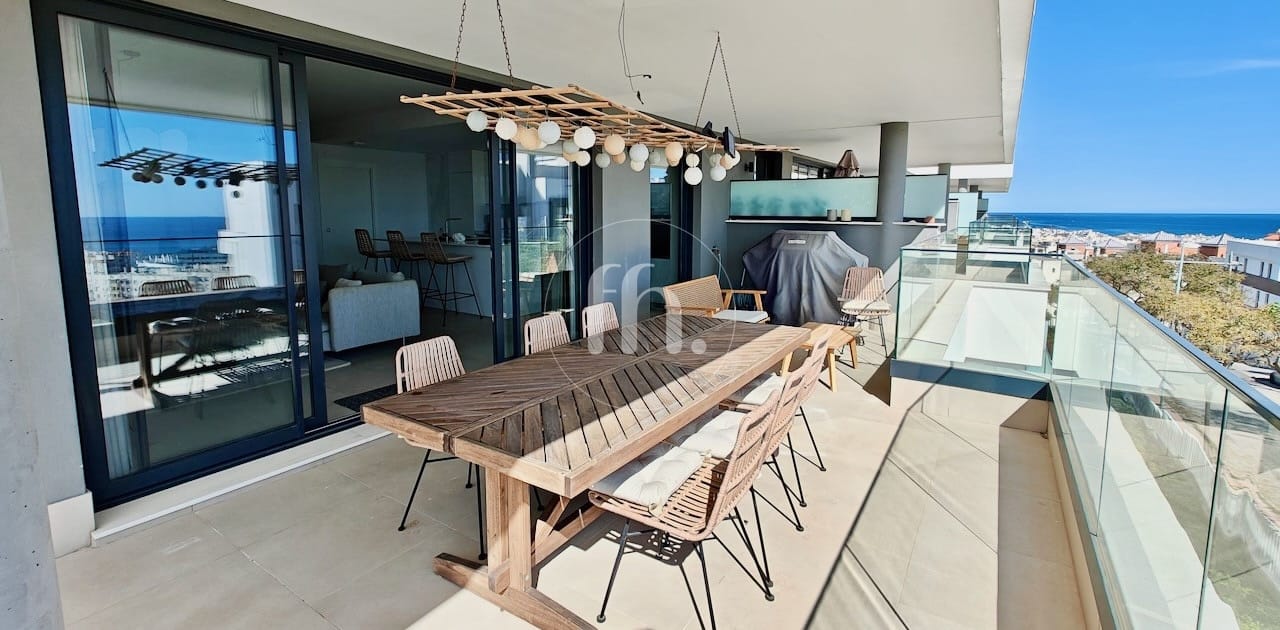 Elegant 4-Bedroom Apartment with Sea Views in Las Mesas Estepona - Image 3