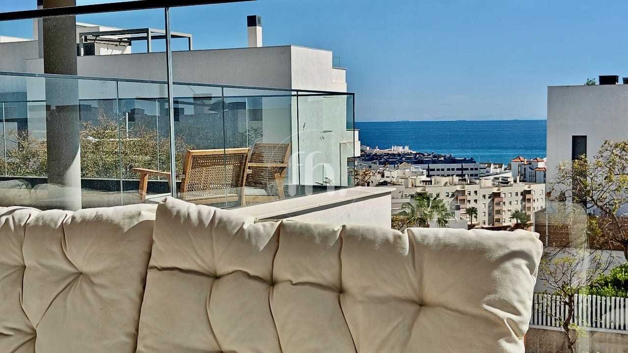 Elegant 4-Bedroom Apartment with Sea Views in Las Mesas Estepona - Image 4