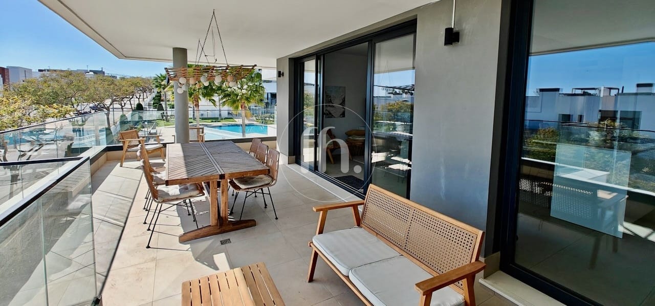 Elegant 4-Bedroom Apartment with Sea Views in Las Mesas Estepona - Image 5