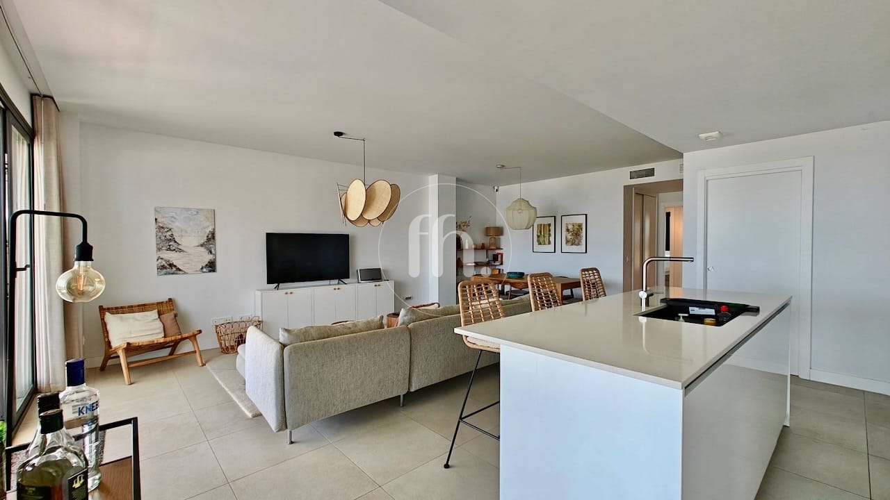 Elegant 4-Bedroom Apartment with Sea Views in Las Mesas Estepona - Image 6