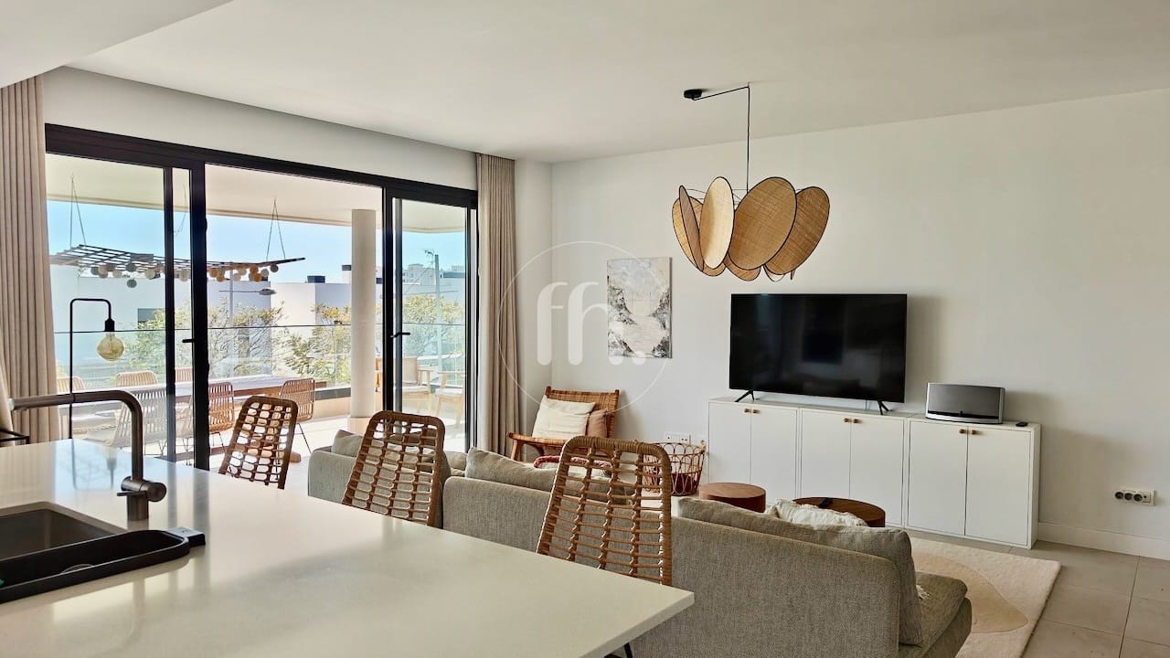 Elegant 4-Bedroom Apartment with Sea Views in Las Mesas Estepona - Image 7