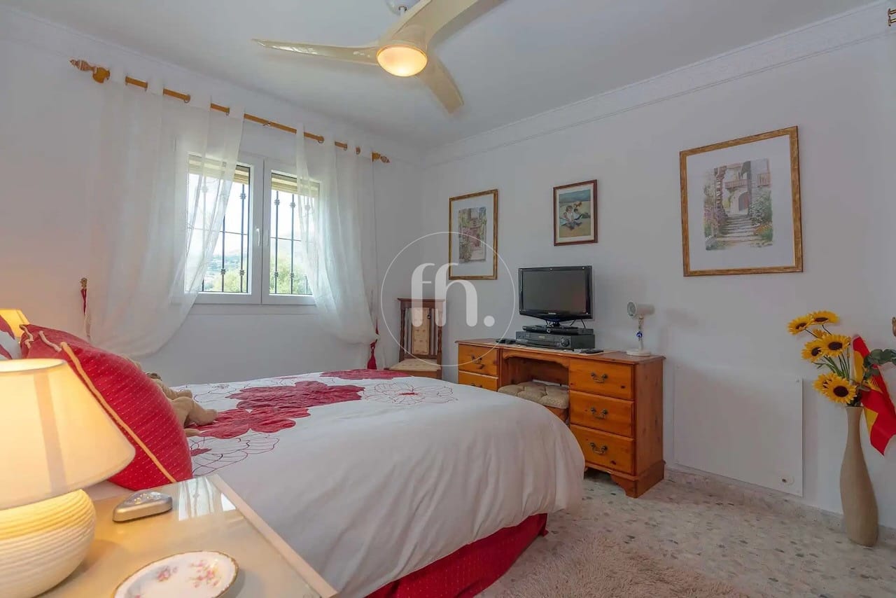 Villa Altos de Estepona – Spacious Detached Villa with Large Plot and Panoramic Views - Image 17