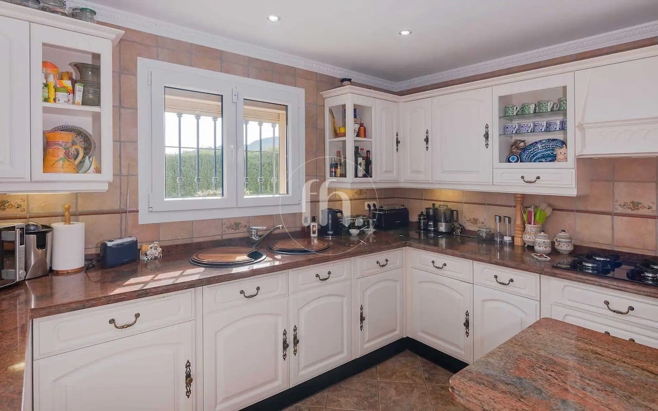 Villa Altos de Estepona – Spacious Detached Villa with Large Plot and Panoramic Views - Image 20